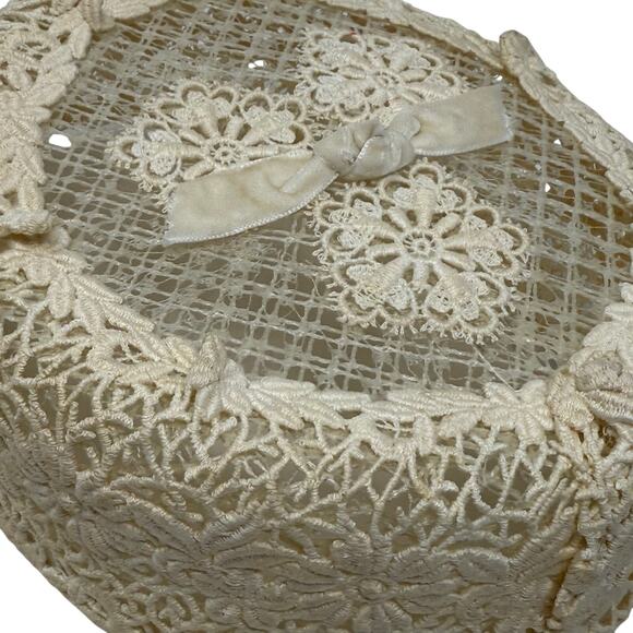 Vintage 1960s Ivory Pillbox Hat Floral Lace Overlay Velvet Accents Sz S - Picture 5 of 5